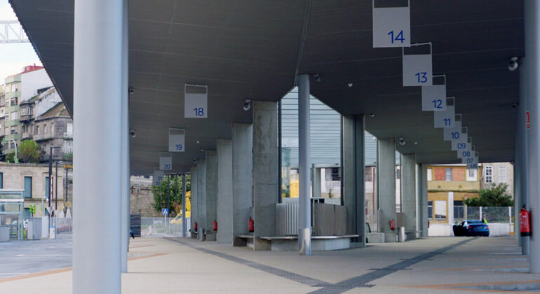 La Xunta cerrará los soportales de la estación de autobuses de Vigo, para evitar que sigan usándose como refugio