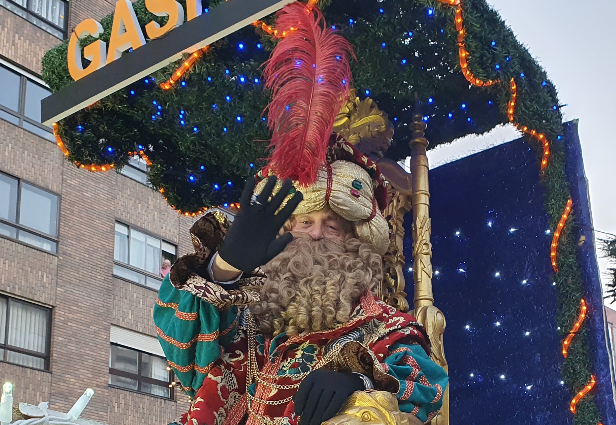 Decenas de miles de vigueses aclaman a Melchor, Gaspar y Baltasar