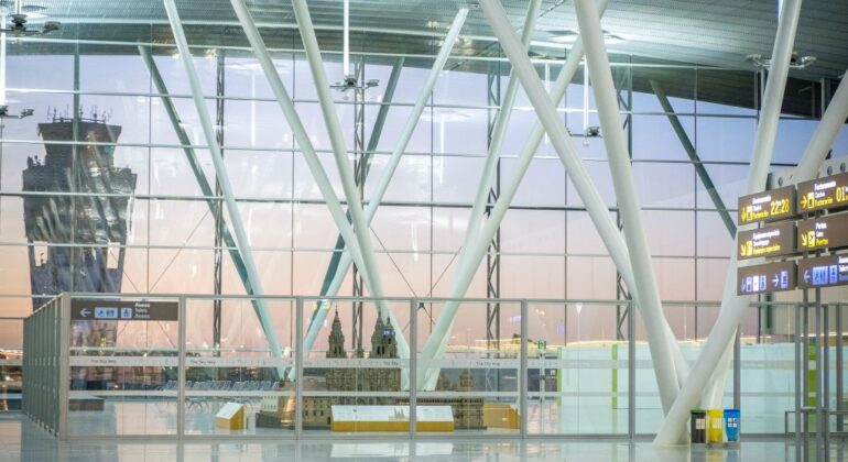 La Intervención Xeral niega que haya ayudas de la Xunta para contratar rutas aéreas desde Santiago