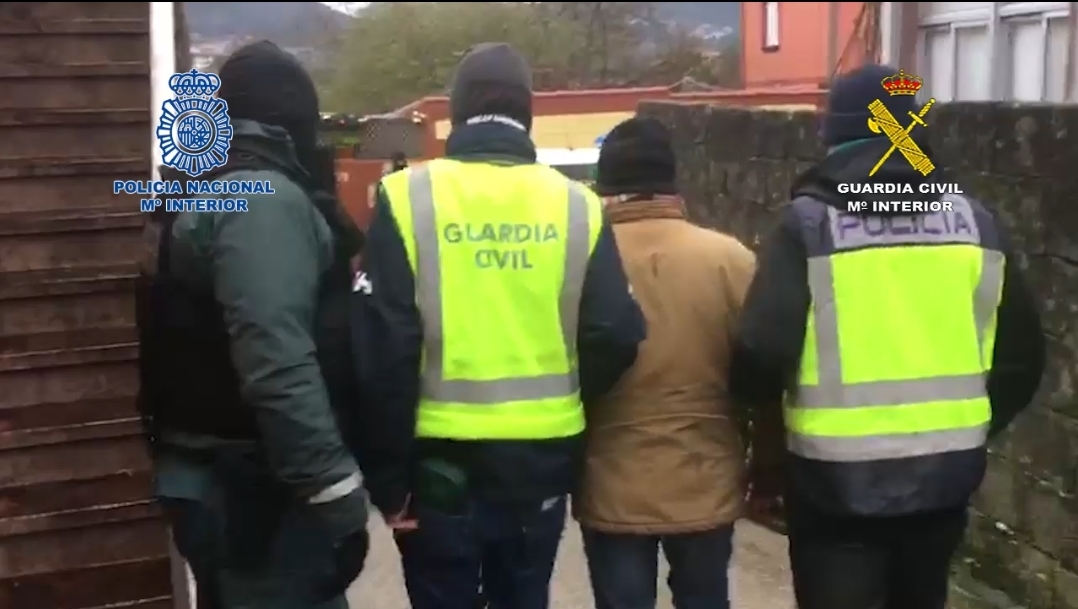 Policía Nacional y Guardia Civil acaban con dos puntos de tráfico de drogas en Cangas