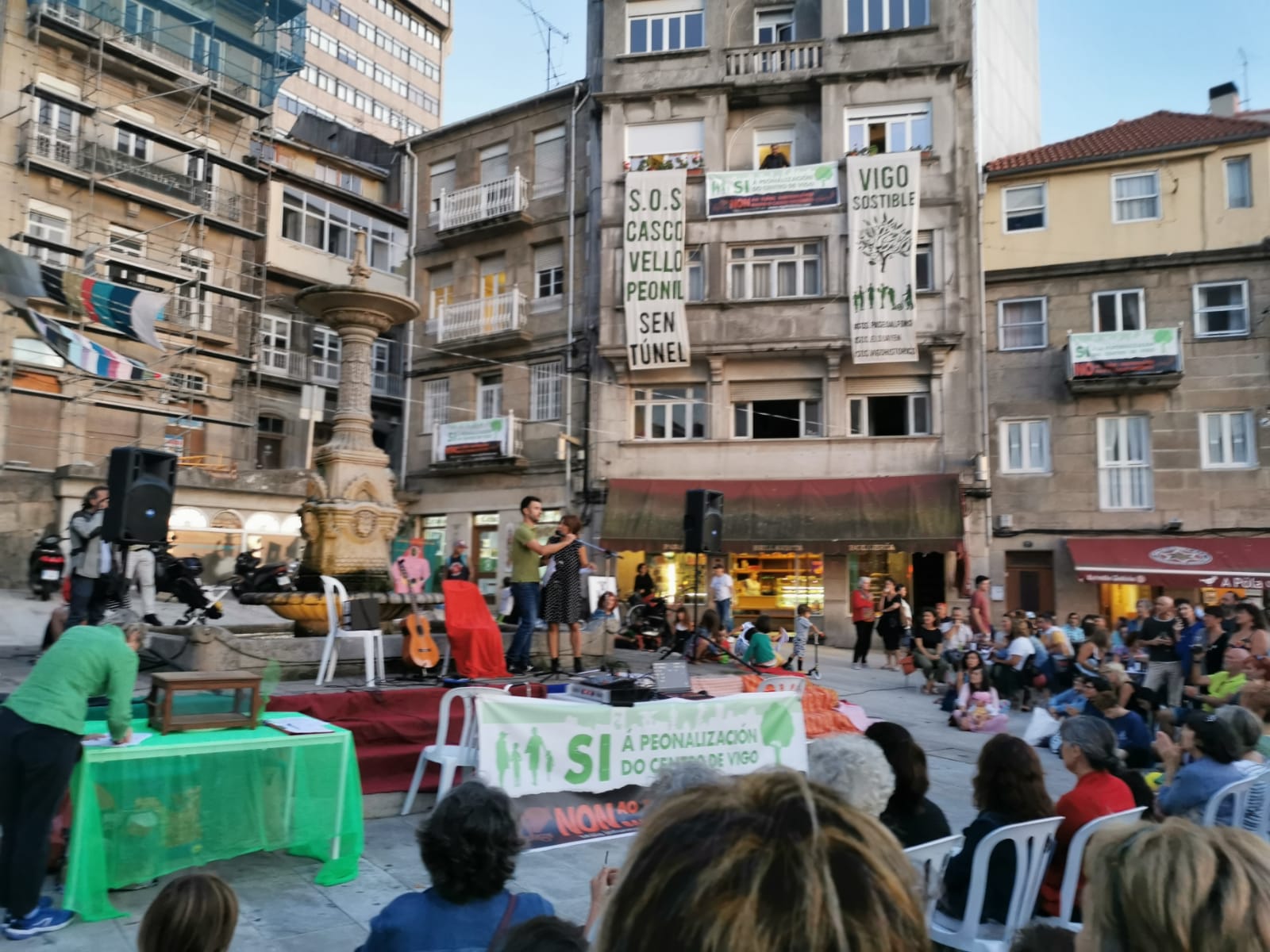 Novos colectivos únense á protesta de 'Vigo Somos Todxs'