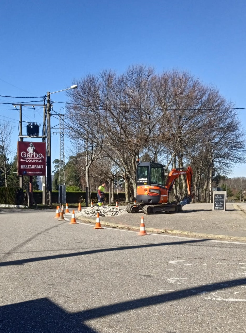 Comeza a construción dua glorieta elíptica no Alto de San Cosme, entre Vigo e Mos