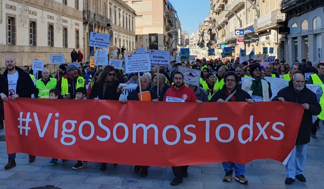 Centos de vigueses rexeitan na rúa o xeito de gobernar do alcalde