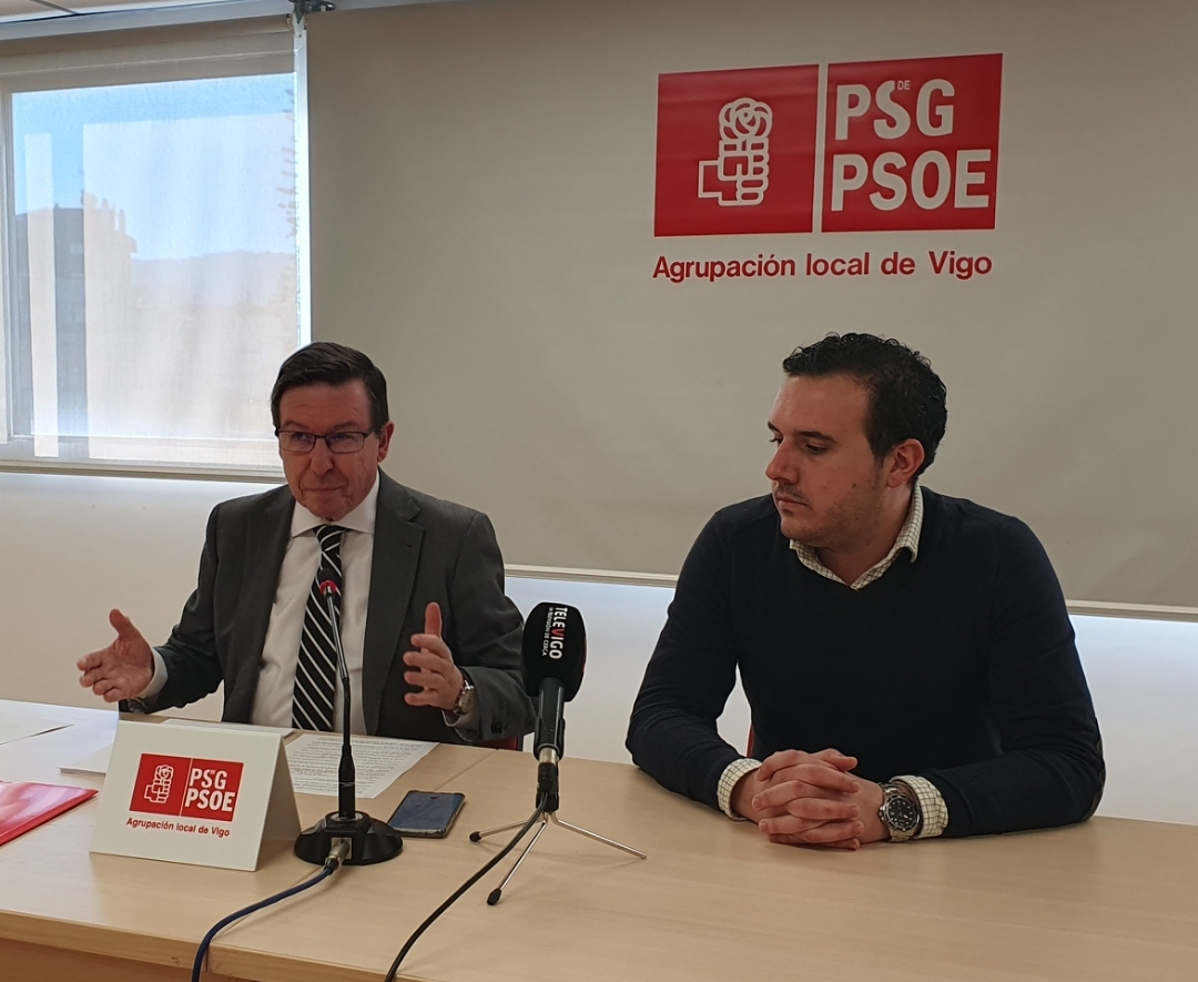 El PSOE insta a Almuiña a dimitir y rechaza que su caso sea como el de Abel Caballero