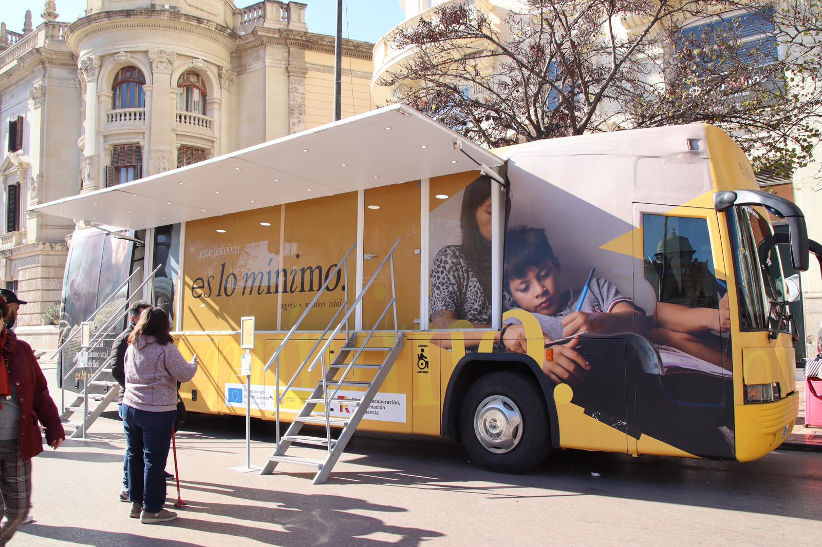 Este martes llega a Vigo el autobús informativo del Ingreso Mínimo Vital