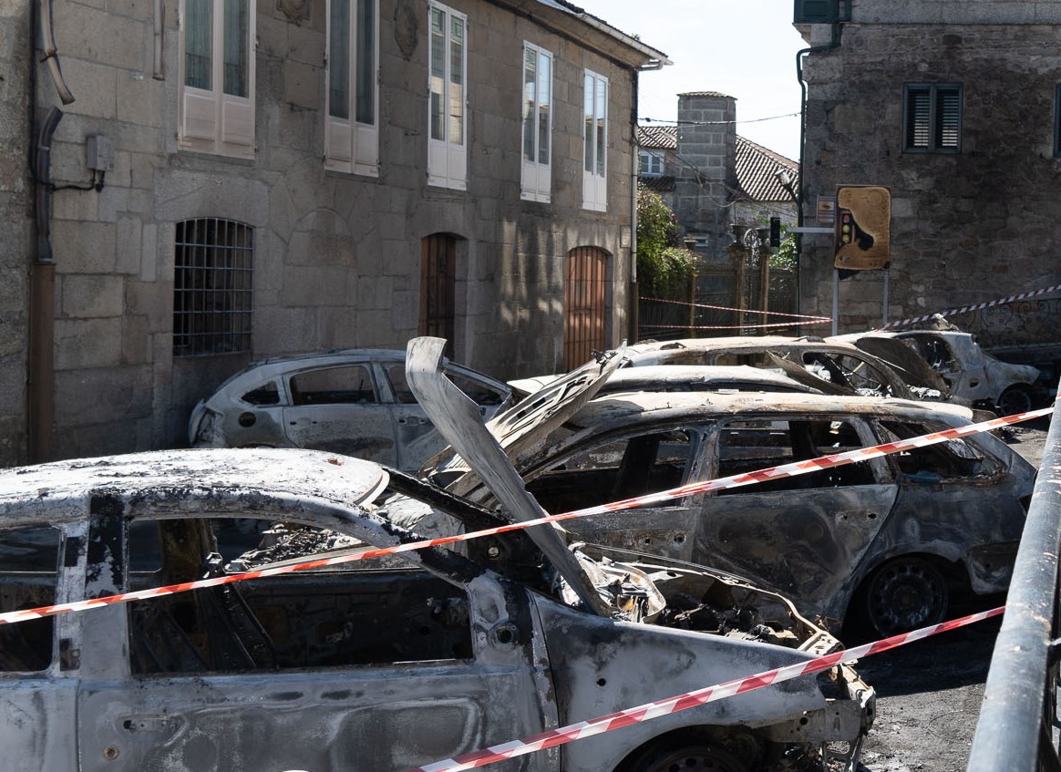 Detenida como presunta autora de los incendios que quemaron 21 coches en Tui