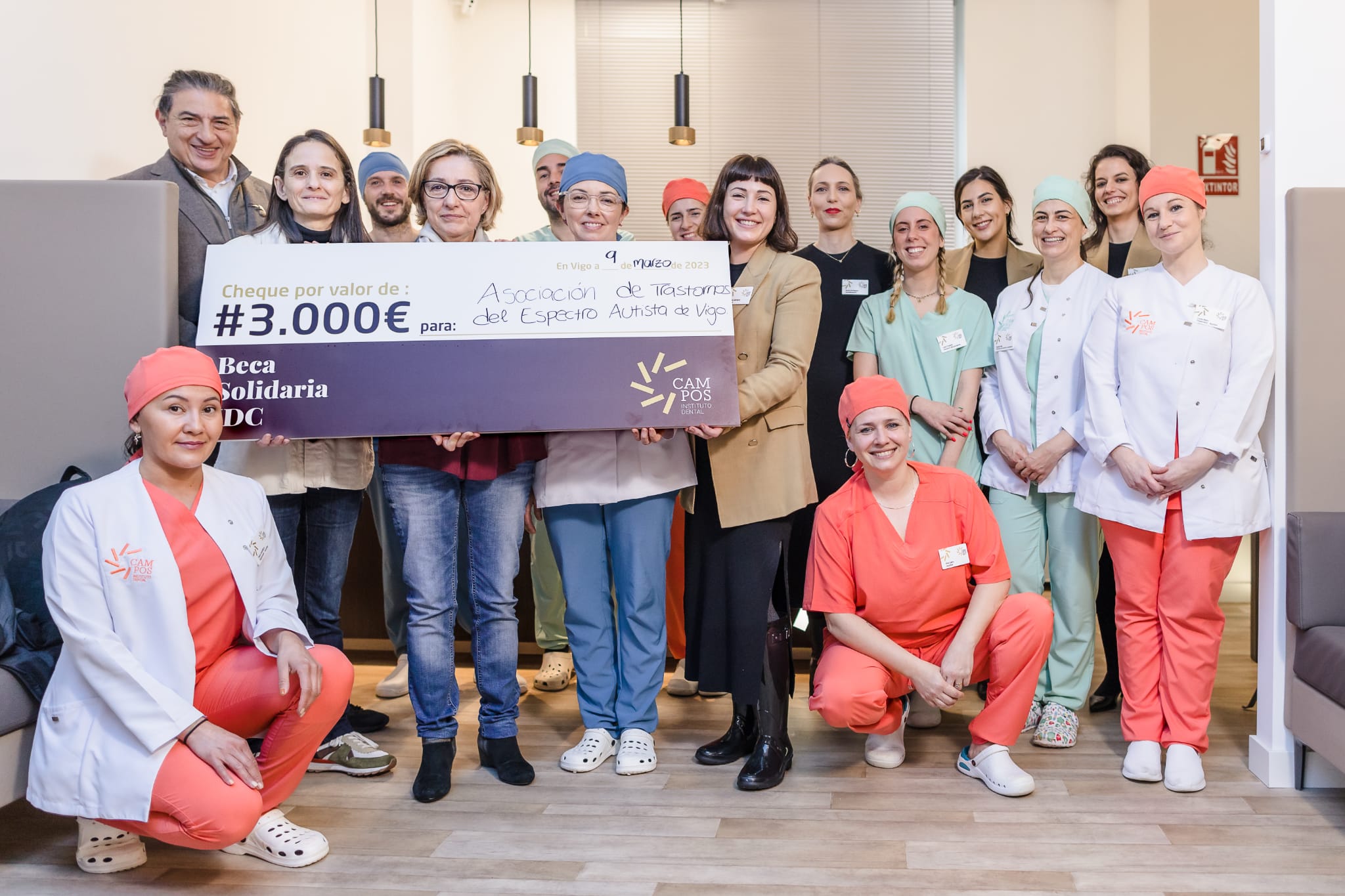 Instituto Dental Campos entrega su primera beca solidaria a AsTEAVI