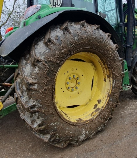 Muere aplastado por su tractor