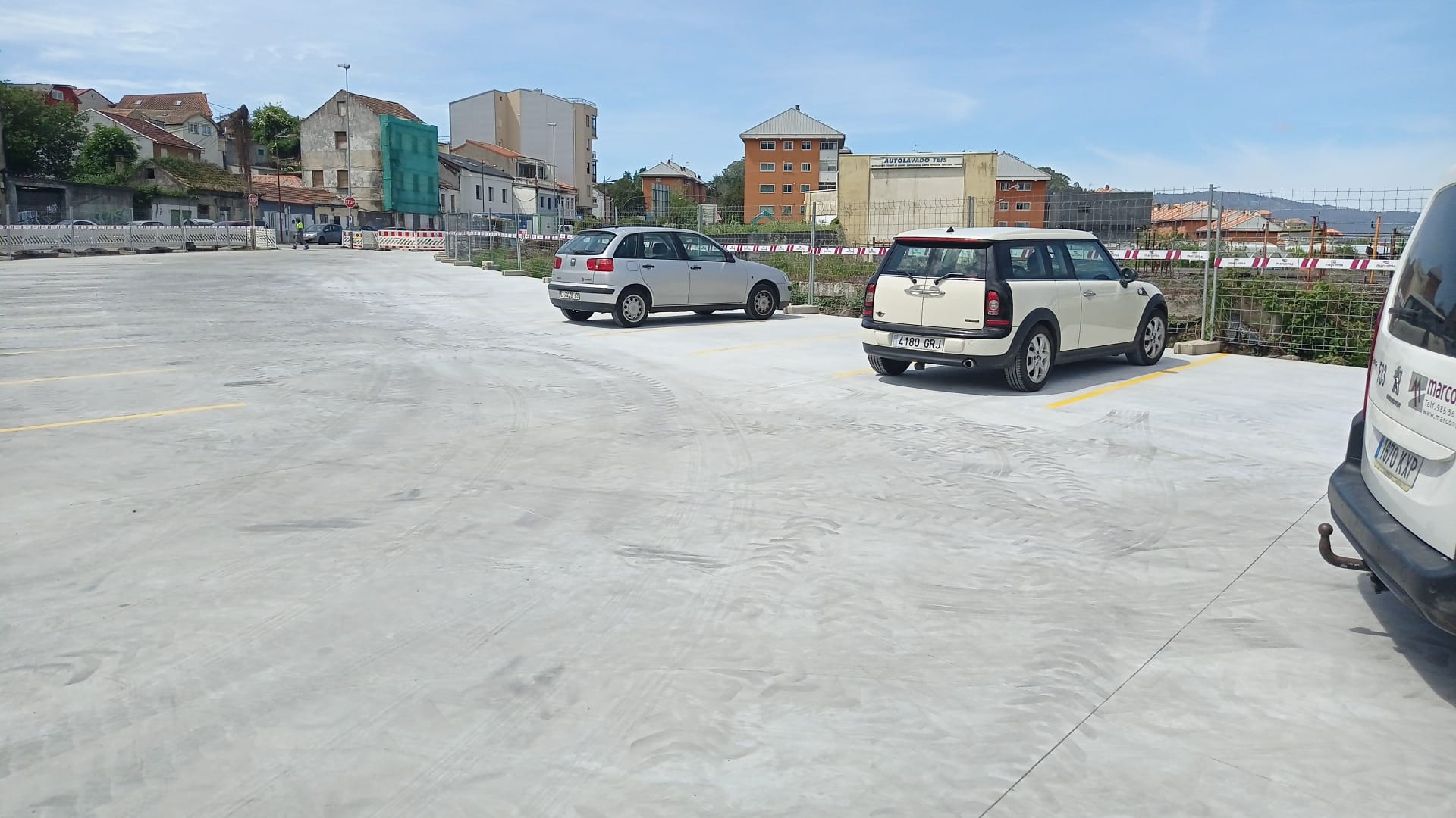 Novo aparcadoiro provisional el Teis, con 38 prazas