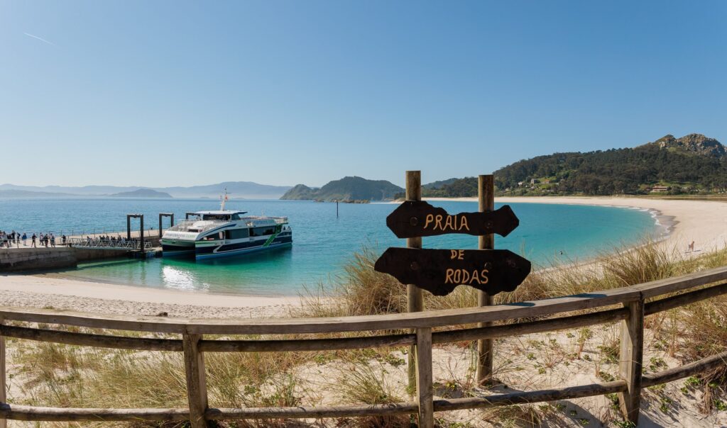 Desaconsejado el baño en las playas de Rodas y Figueiras, por contaminación del agua