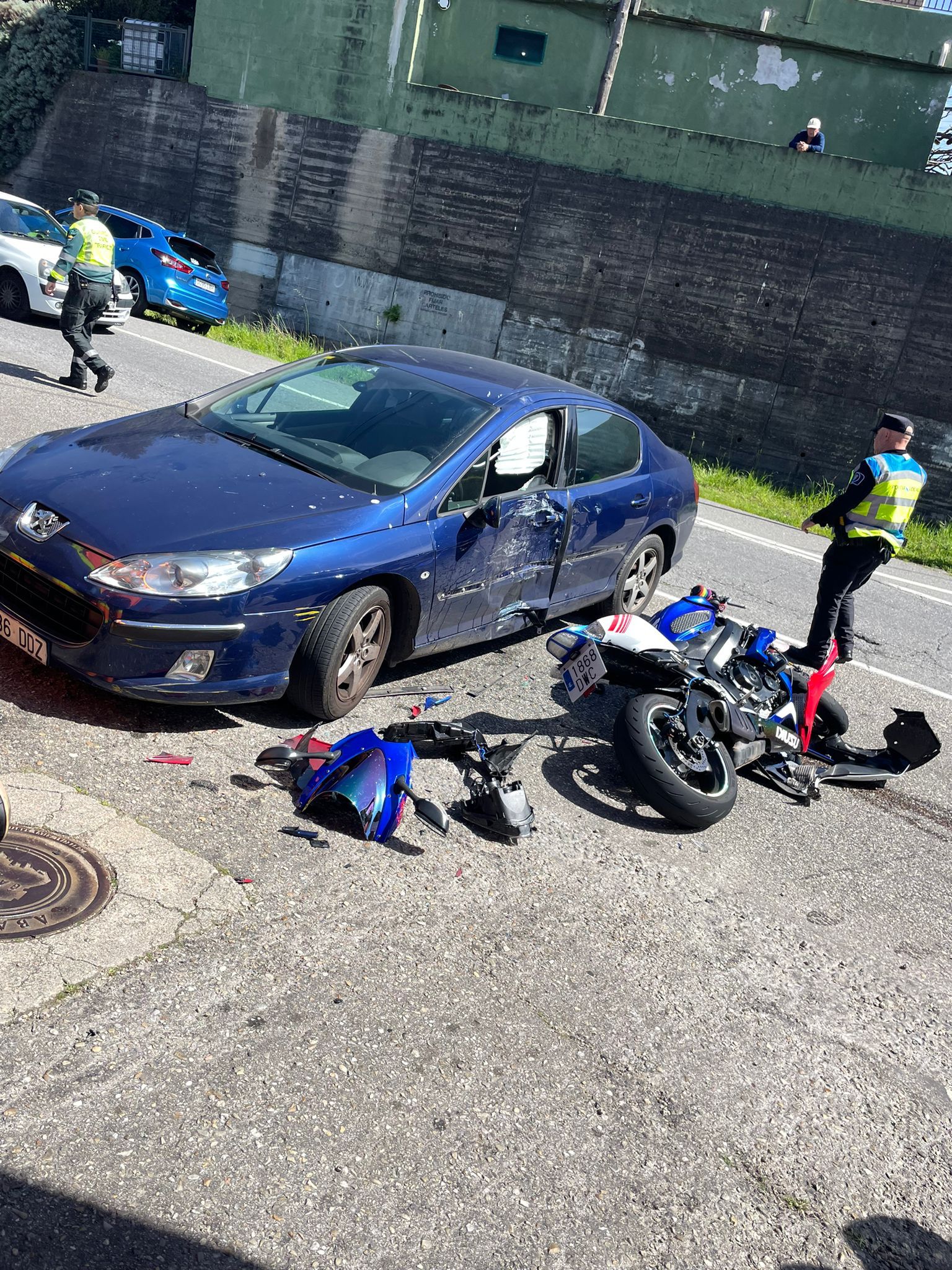 Un motorista herido de gravedad en un accidente de tráfico en Redondela