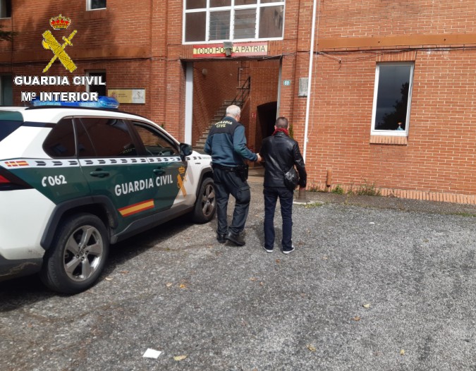 Detenido acusado de quemar varios contenedores de basura