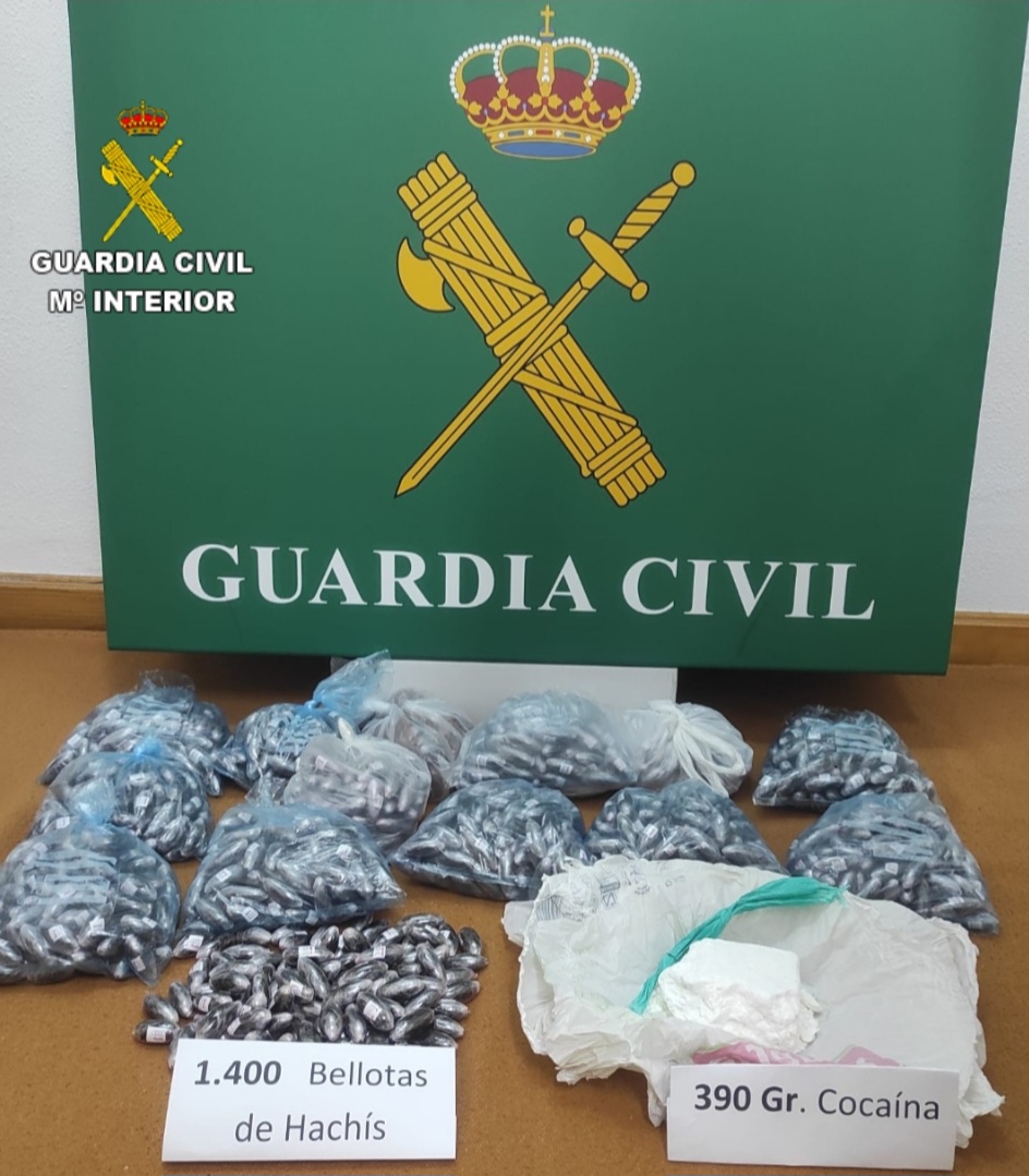 Sorprendido en la AP-9 con casi 14 kilos de bellots de hachís y 390 gramos de cocaína