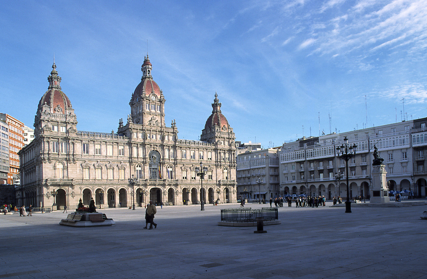 Santiago y A Coruña entre los 45 destinos más buscados para las vacaciones