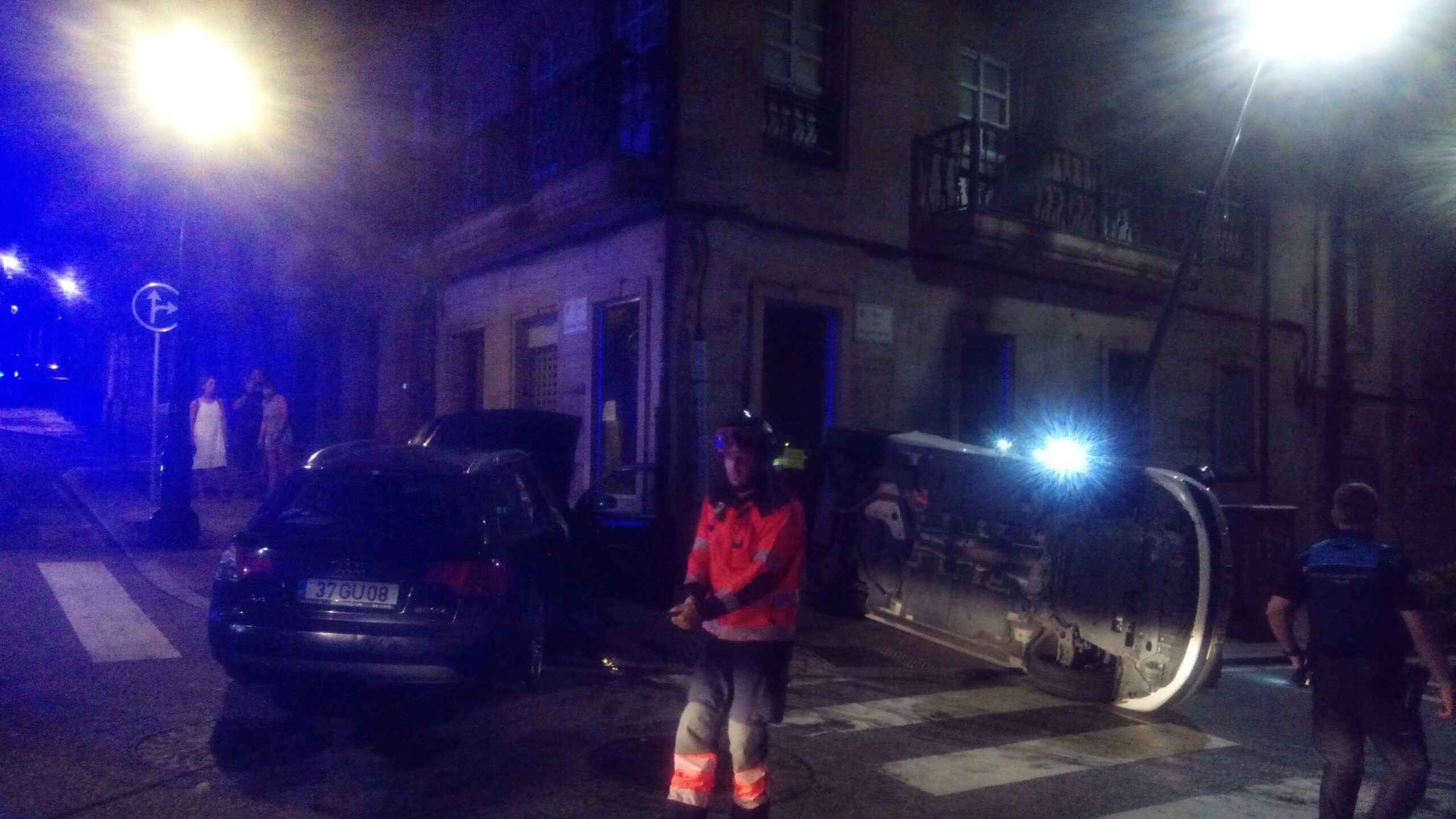 Vuelca tras un accidente en el centro de Vigo