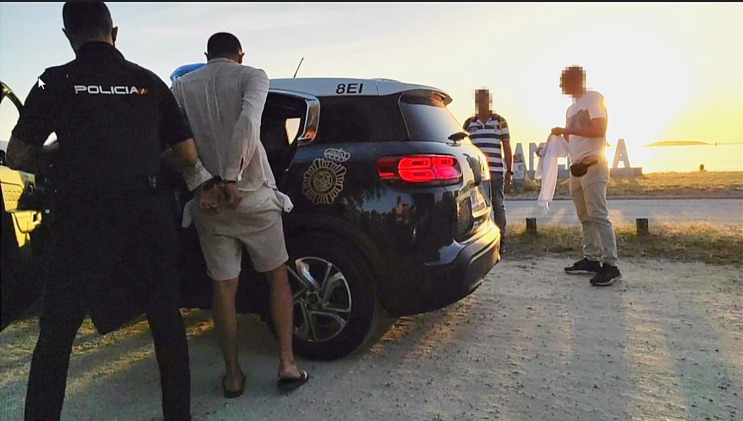 Detenidos tres miembros de una banda criminal dedicada a robos en domicilios