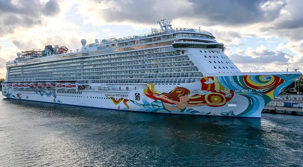 Vigo recibe a más de 6.200 visitantes a bordo del 'Norwegian Getaway'