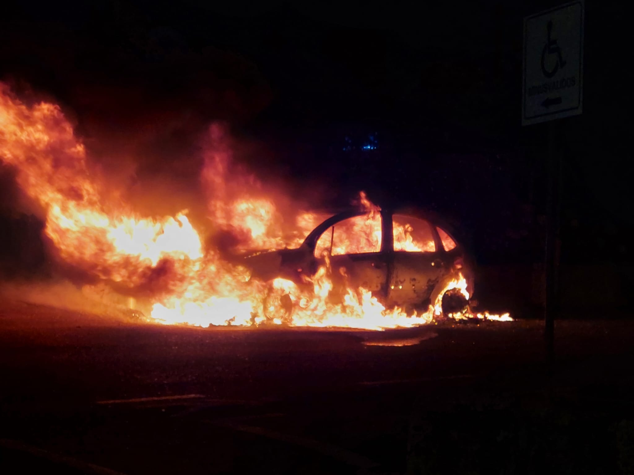 Detenido tras ser acusado de plantarle fuego a un coche en Vigo