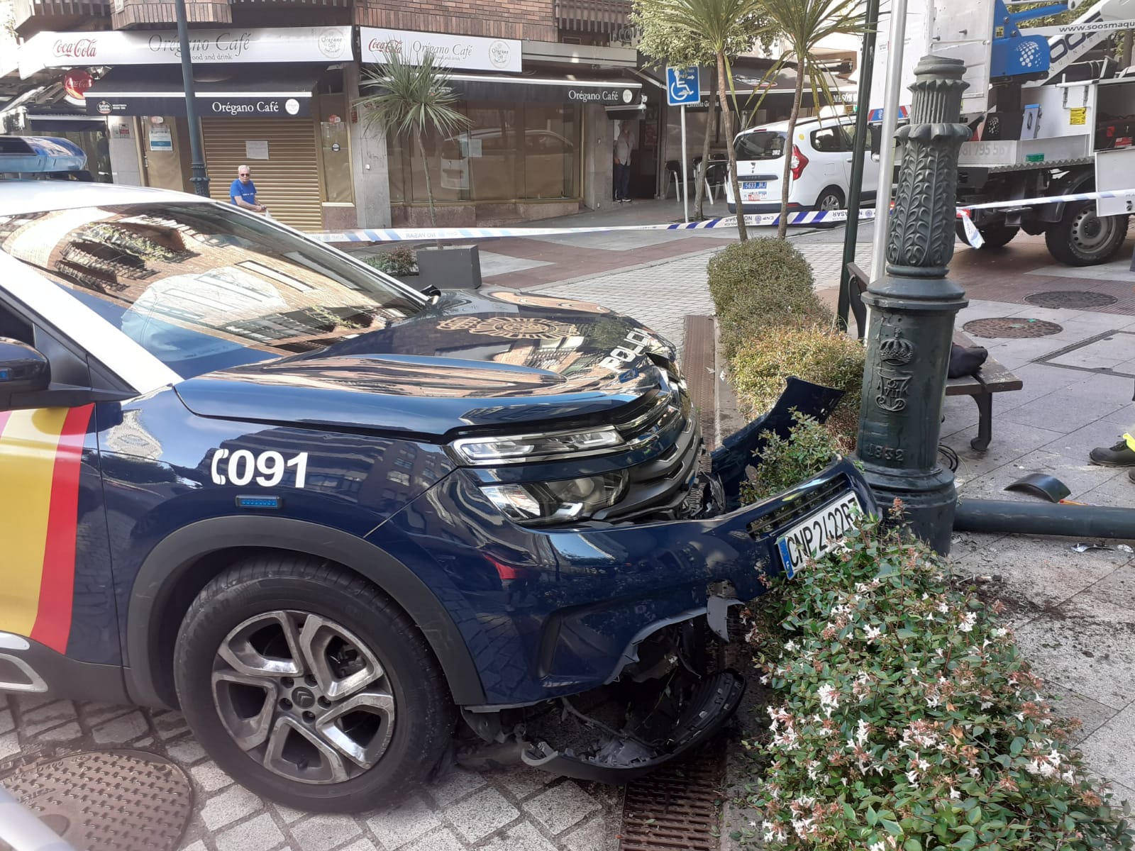 Aparatoso accidente de un coche policial, en Vigo