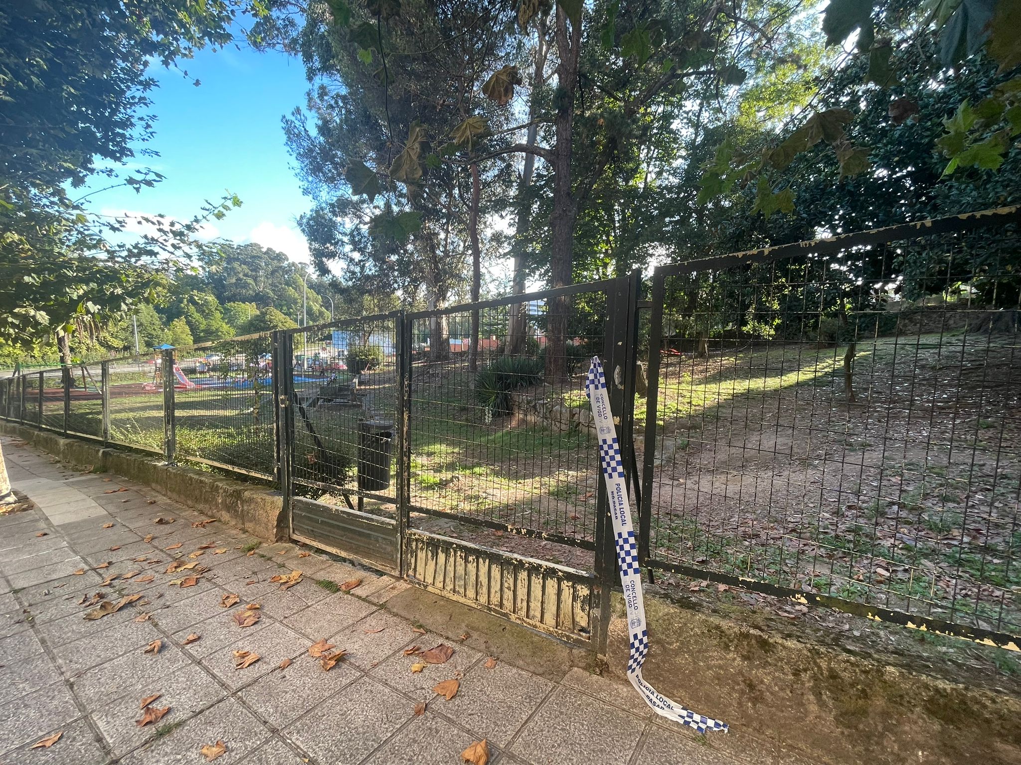 Reclaman unha actuación urxente para acabar co 'abandono' do parque do Museo Liste