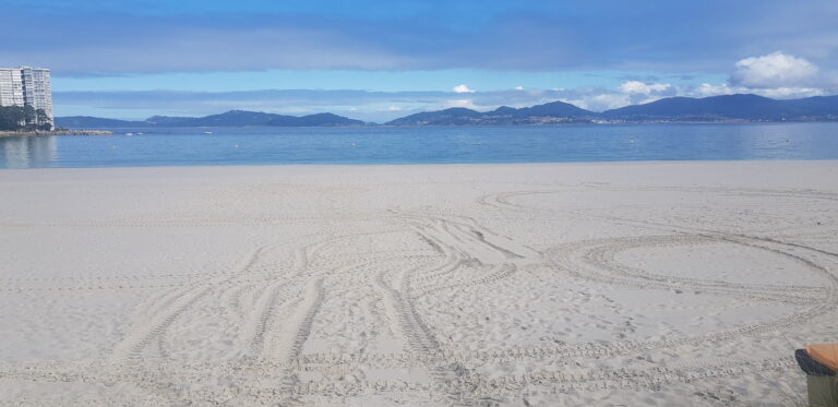 Se mantiene la recomendación de no bañarse en las playas de Vigo