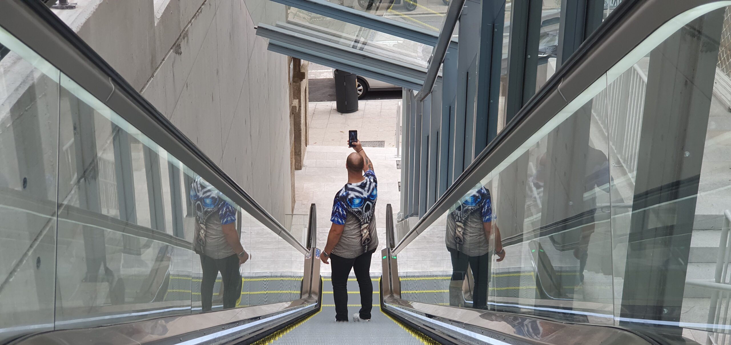 Empieza a funcionar la escalera mecánica de la rúa Talude