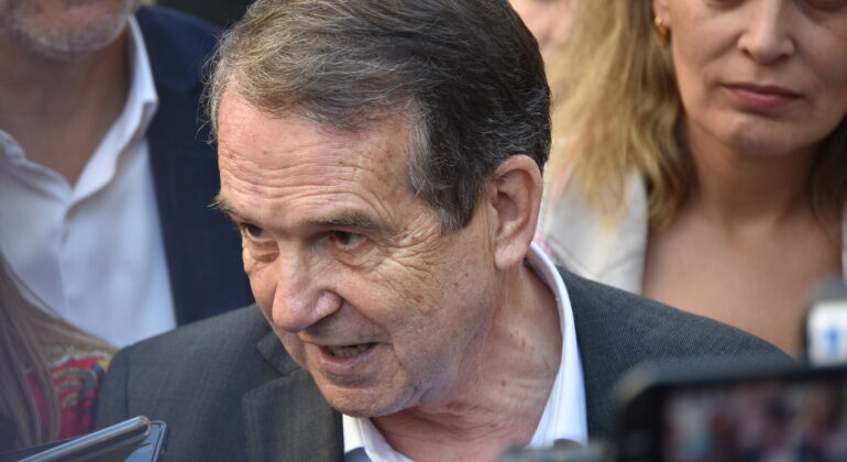 Caballero pide a la Diputación 5 millones al año y que pague la mitad de la grada de Gol