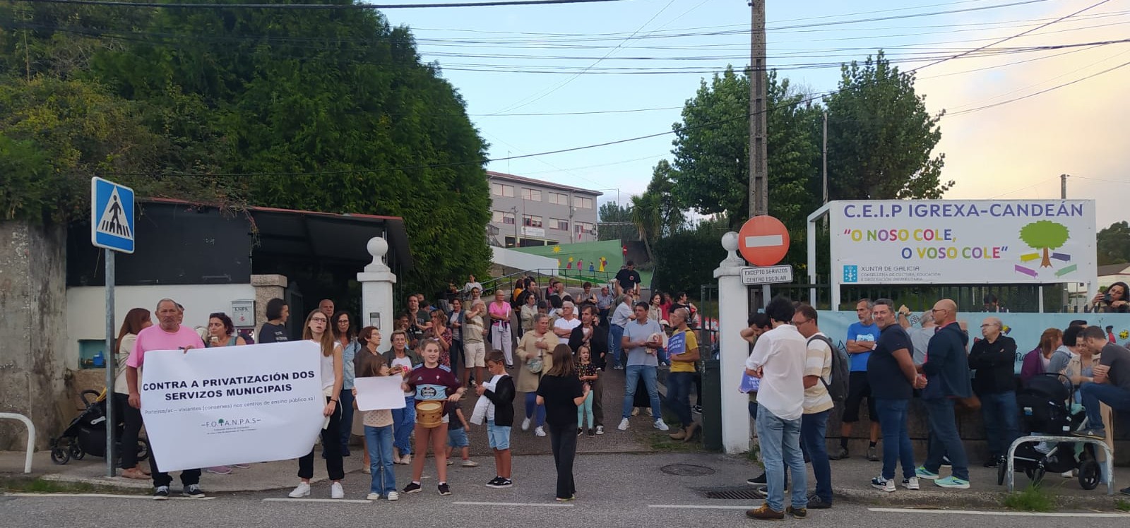 Protesta por la privarización del servicio de conserjes de los colegios de Vigo