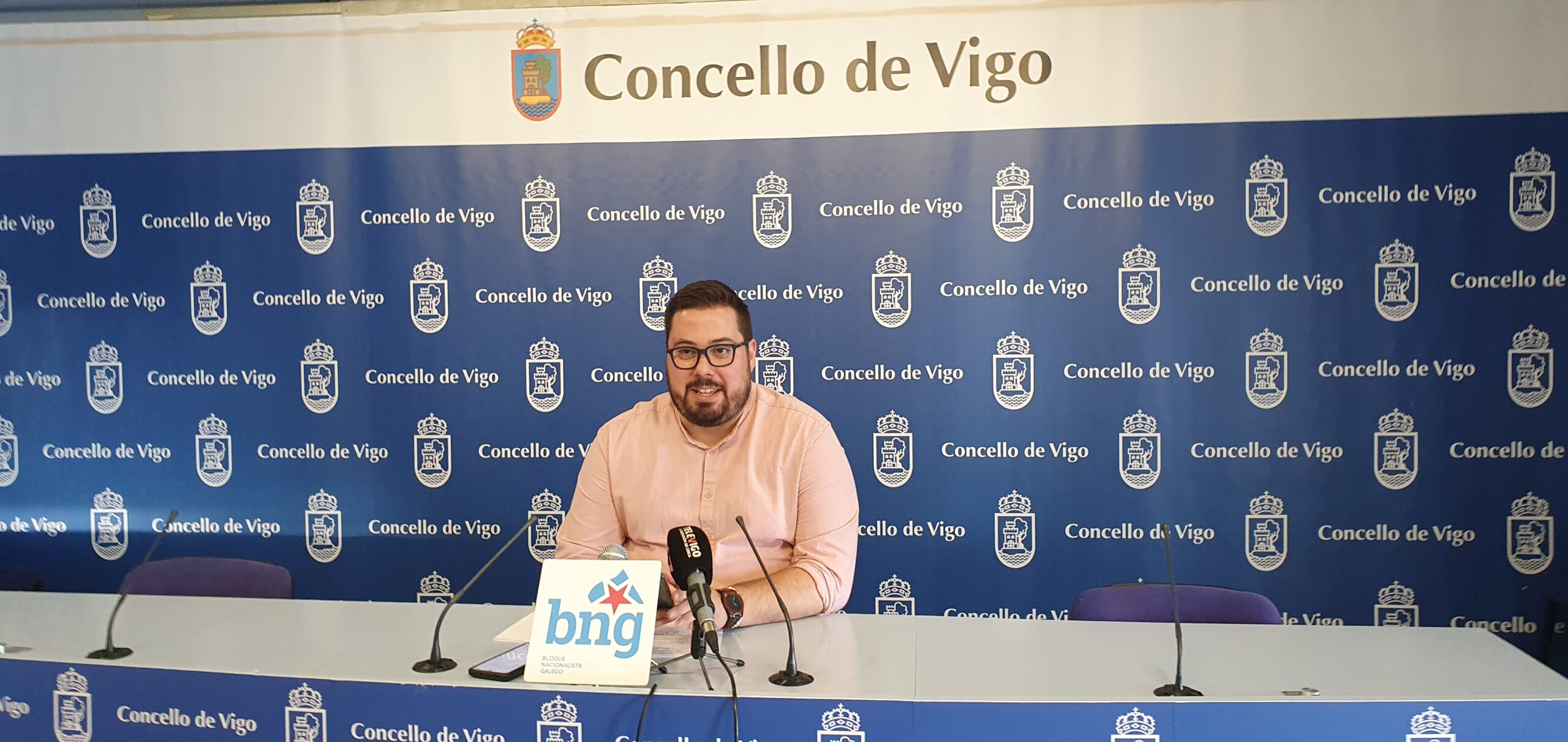 Xabier P. Igrexas,"Se combater a pobreza se puidese inaugurar, Abel Caballero lle poría máis atención"