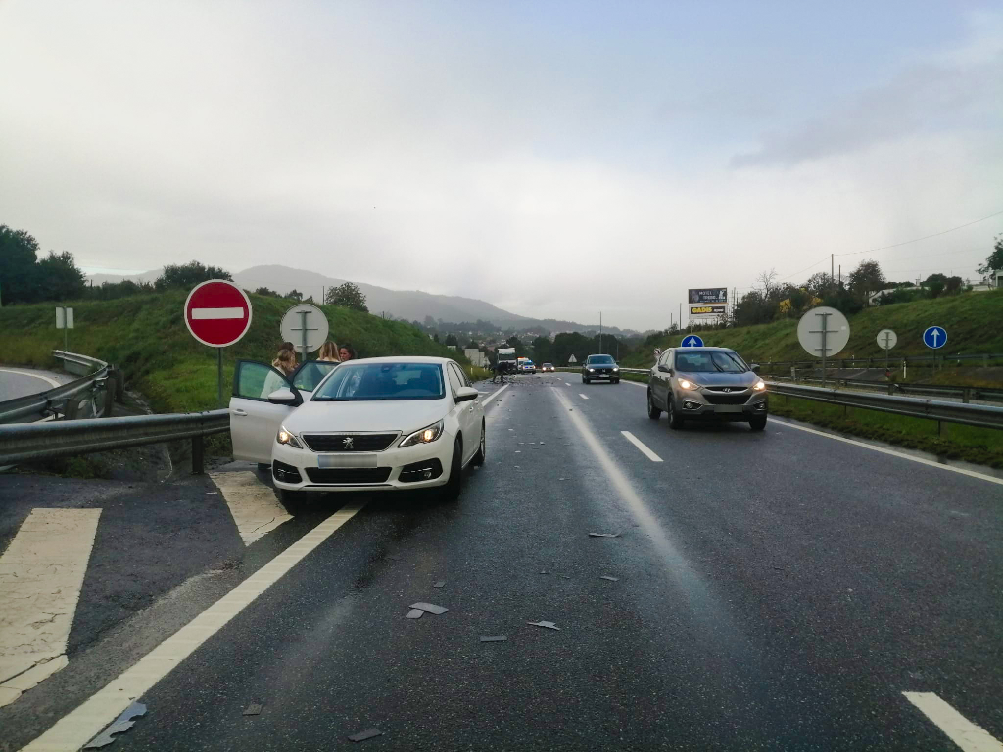70 vehículos afectados por la pérdida de carga de un camión, en el puente internacional de Valença a Galicia