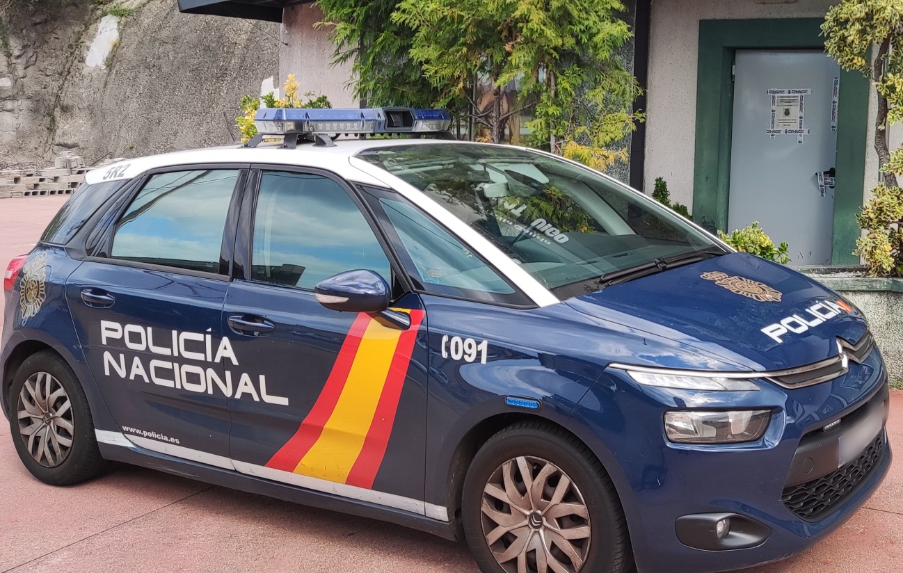 Precintan un 'local de alterne' en Vigo donde trabajaban mujeres en situación irregular