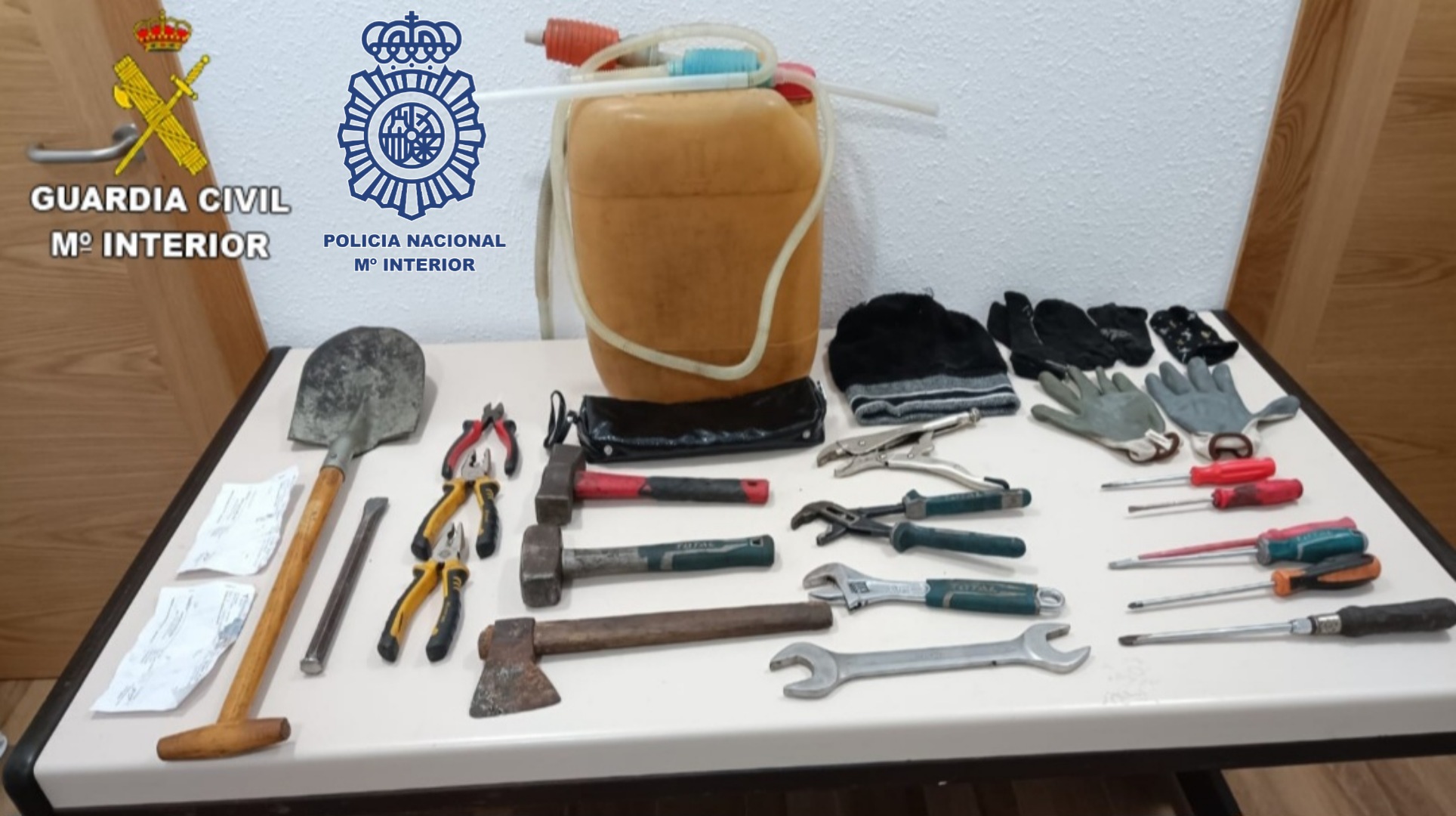 Detenidos por varios robos con fuerza en comercios de Vigo, Redondela y Baiona