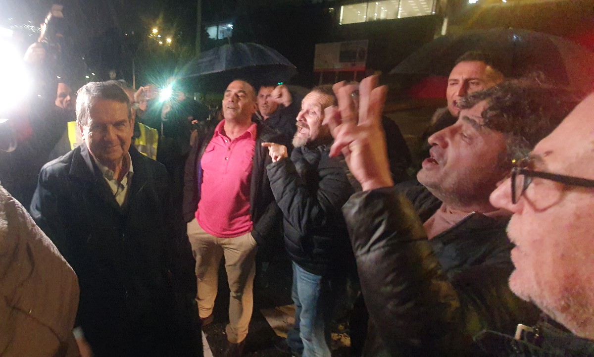 El alcalde y los trabajadores de Vitrasa se encaran en el centro de Vigo