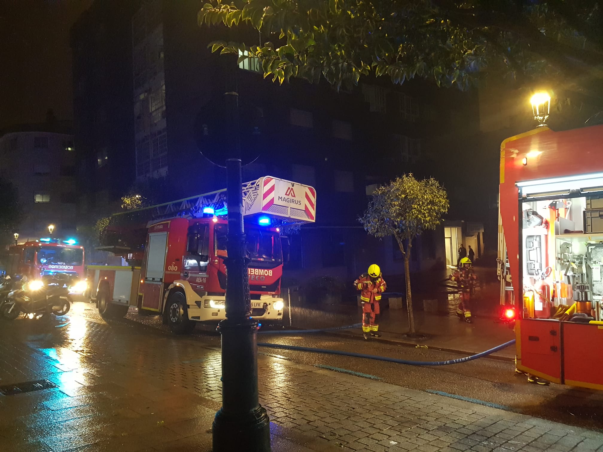 Dos personas afectadas por inhalación de humo, en un incendio en la rúa Salamanca