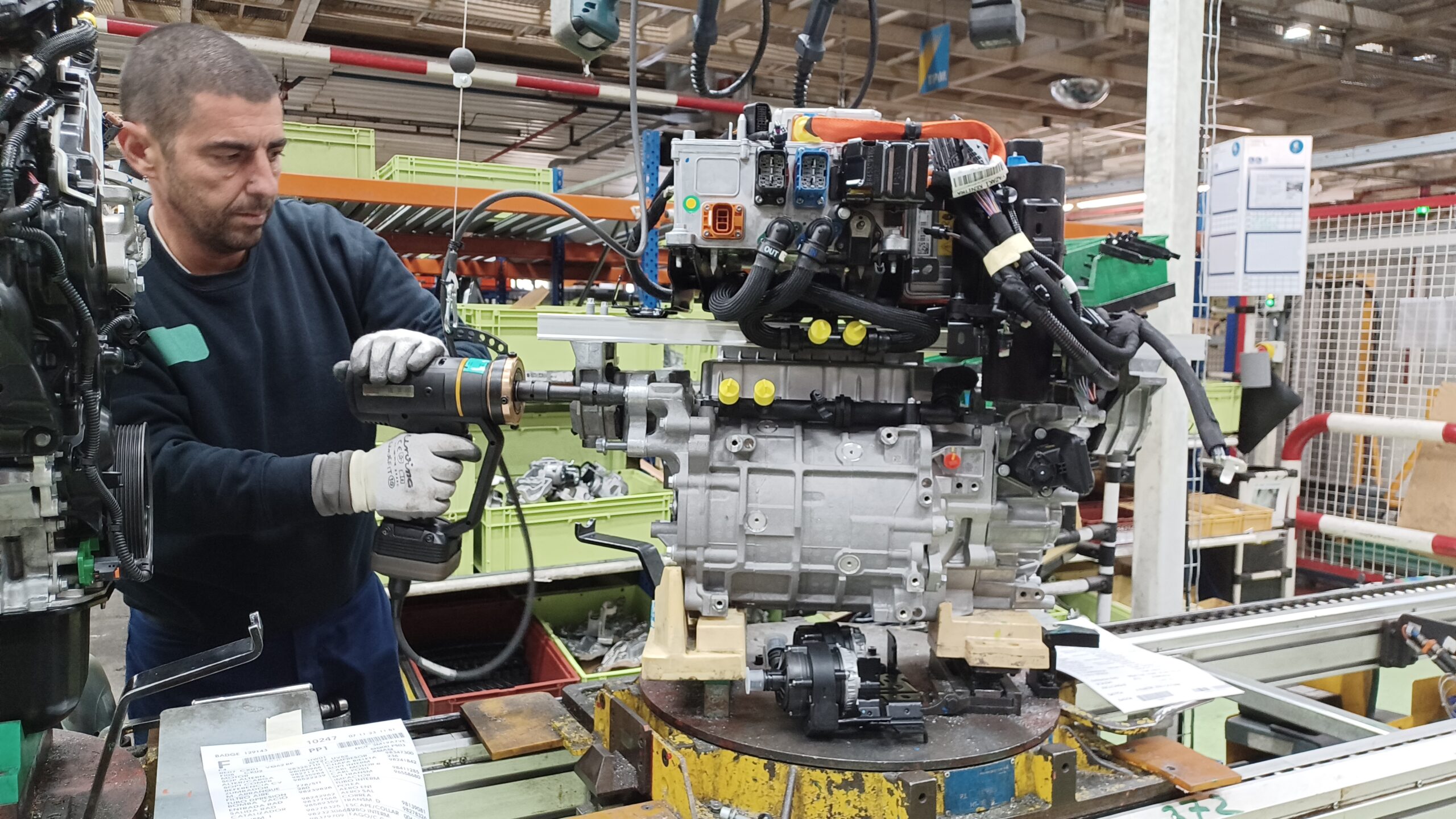 Stellantis Vigo integra en la línea la preparación del motor eléctrico del Nuevo Peugeot E-2008