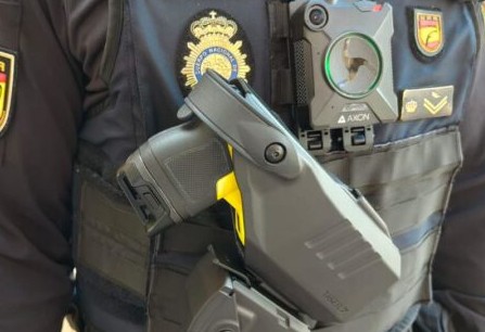 Amnistía Internacional pide garantías sobre o uso das 'táser' pola Policía Nacional de Vigo