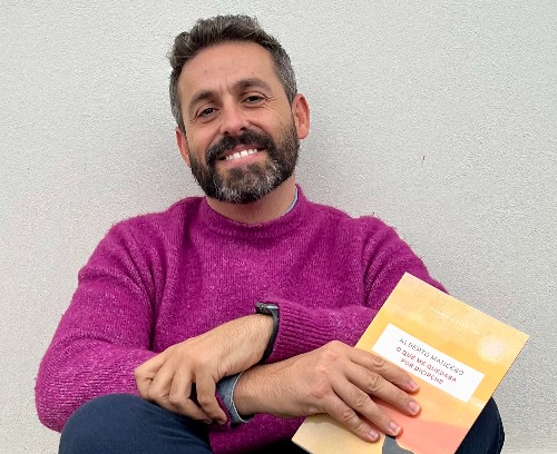 O xornalista Alberto Mancebo presenta en Vigo a súa novela 'O que me quedaba por dicirche'