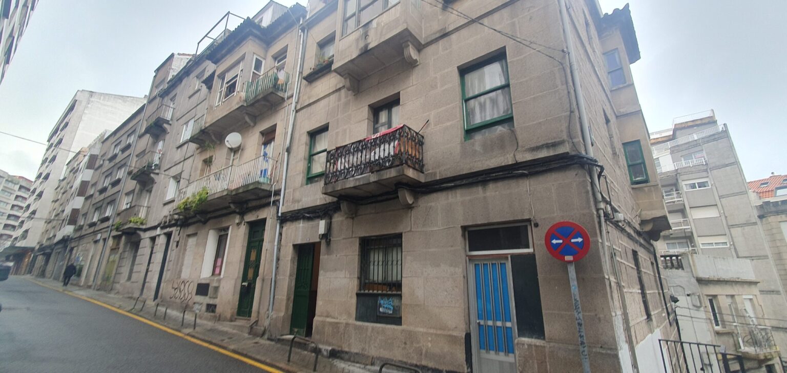 Caballero anuncia un 'proyecto piloto' para alquilar pisos a personas desalojadas de Alfonso X y Fisterra