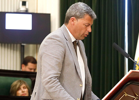 Carlos Gómez, ex alcalde de Baiona, absuelto de prevaricación por retirarse 5 multas de aparcamiento