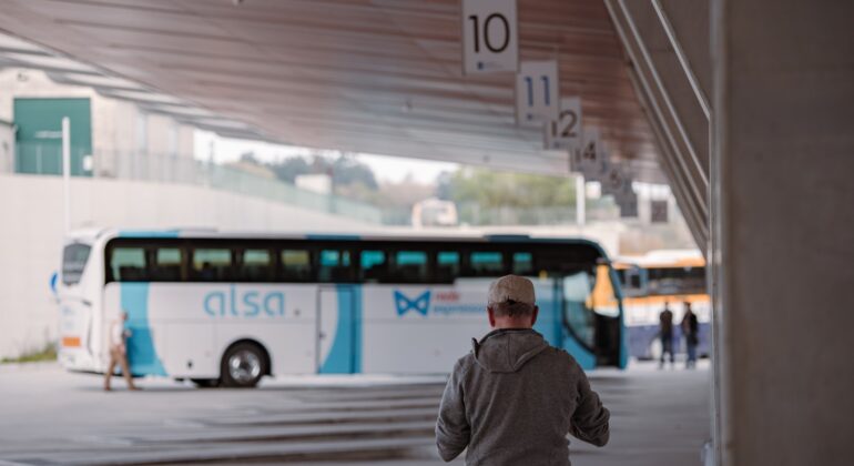 Dende o luns, amplíase o servizo de bus de Vigo ao Aeroporto de Santiago