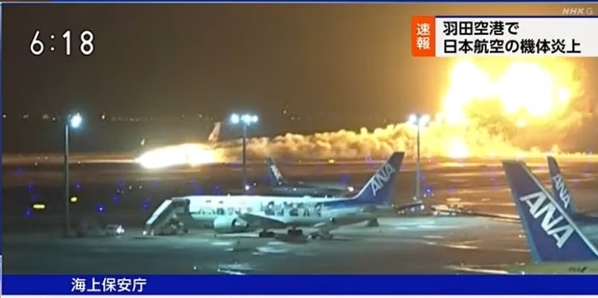Un avión con 367 pasajeros se incendia al aterrizar en un aeropuerto de Tokio