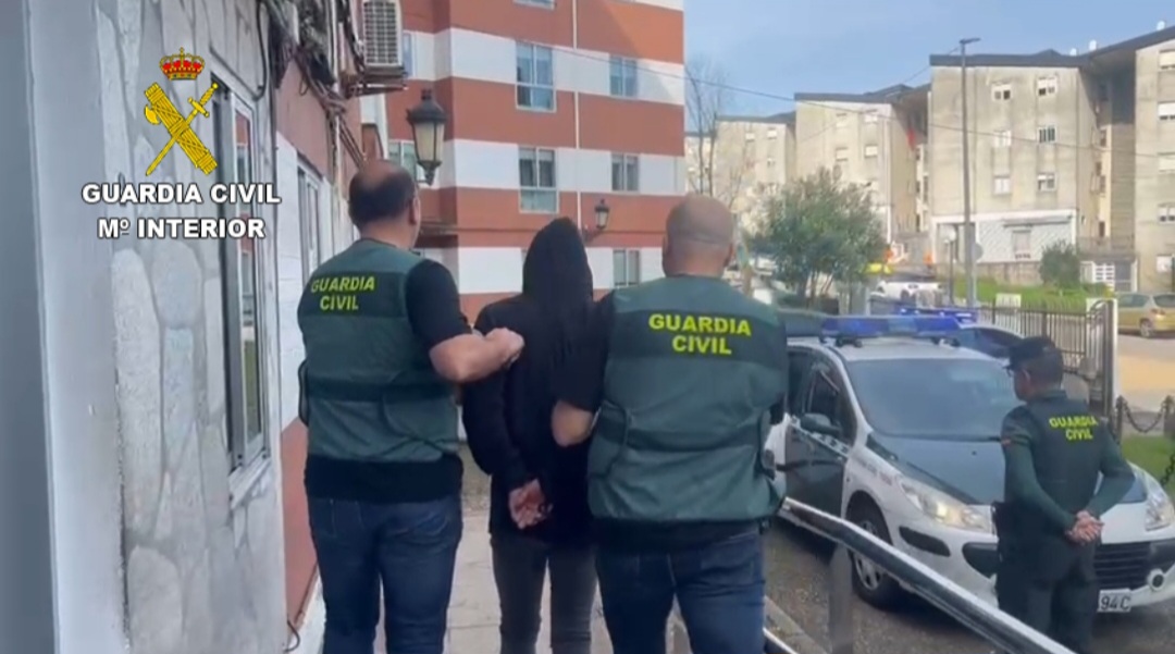 Detenido un vecino de Porriño tras darle una paliza a una mujer para robarle el bolso y el teléfono