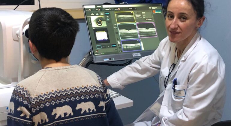 'Sobresaliente cum laude' para a tese da oftalmóloga Ana Campo sobre alteracións na retina en nenos prematuros