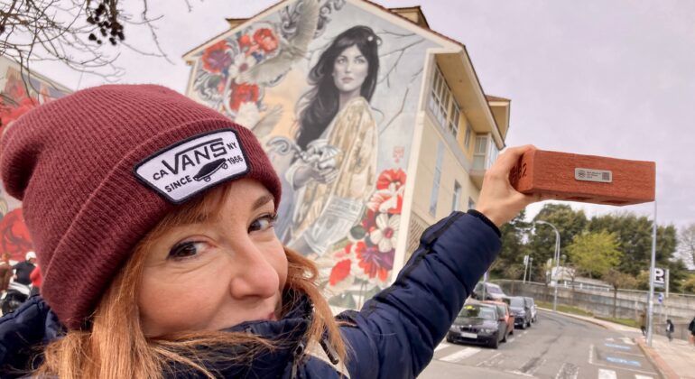'A Dona de Esteiro', situada en Nigrán, recibe o premio como segundo mellor mural do mundo