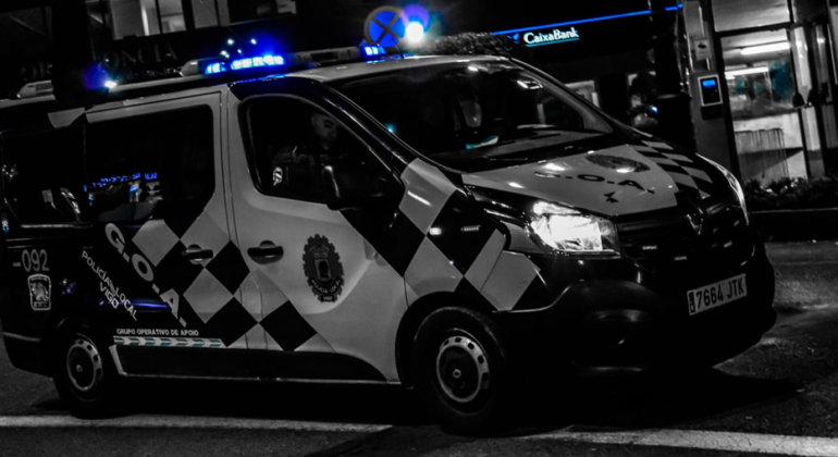 Arrestado por amenazar con un cuchillo a una mujer, tras entrar en su habitación tirando la puerta de una patada