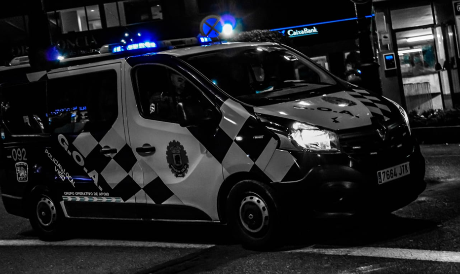 Arrestado por amenazar con un cuchillo a una mujer, tras entrar en su habitación tirando la puerta de una patada