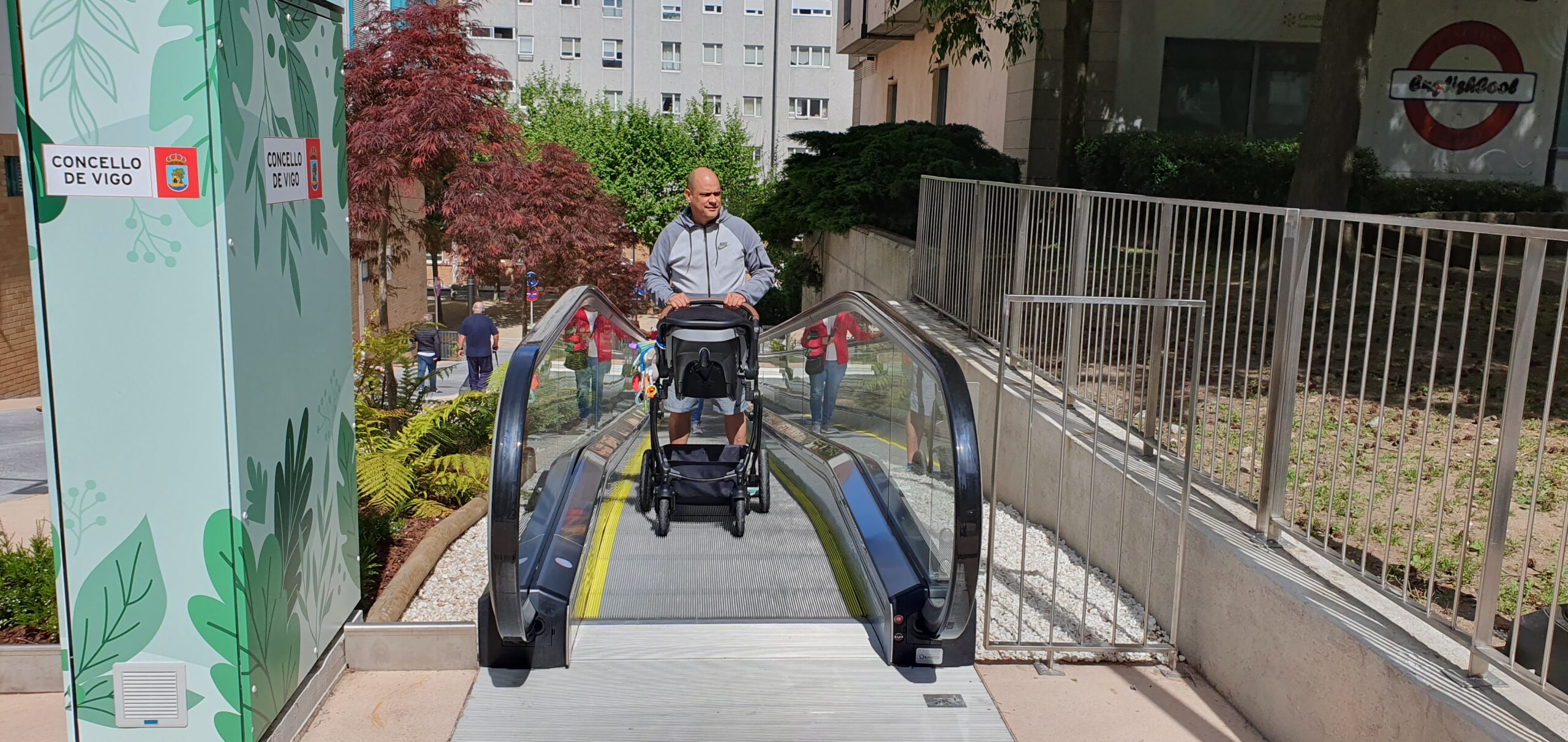 Empiezan a funcionar el ascensor y la rampa mecánica entre Travesía de Vigo y Aragón