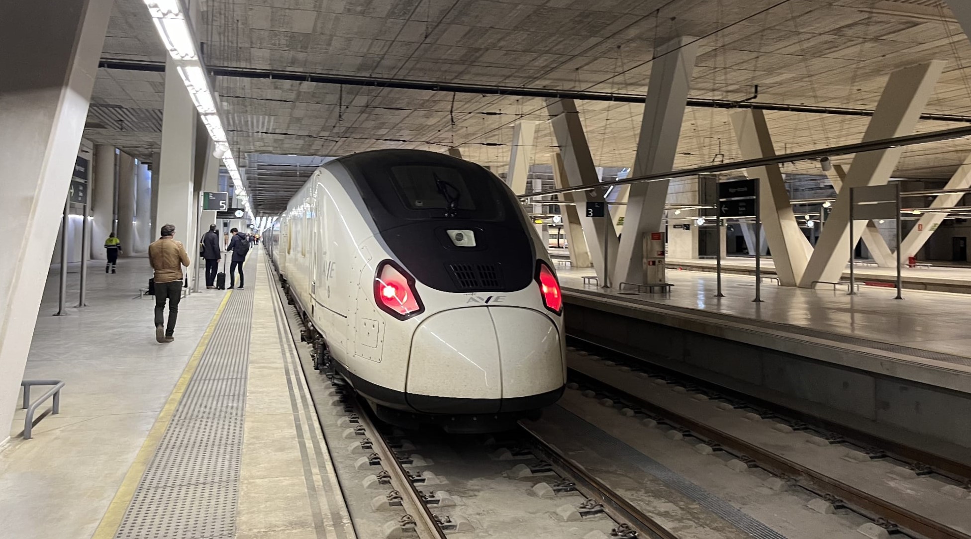 Primeros viajes de prueba con viajeros de los 'trenes Avril' entre Madrid y Vigo