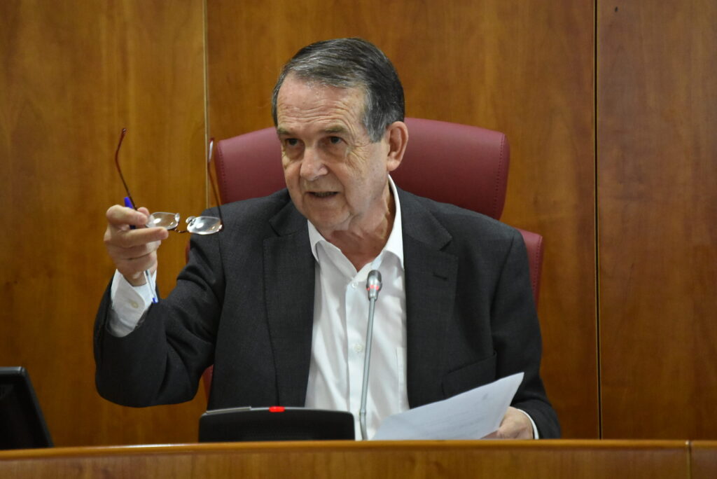 Caballero evita dar explicaciones al Pleno sobre la imputación de la concejala de Seguridad