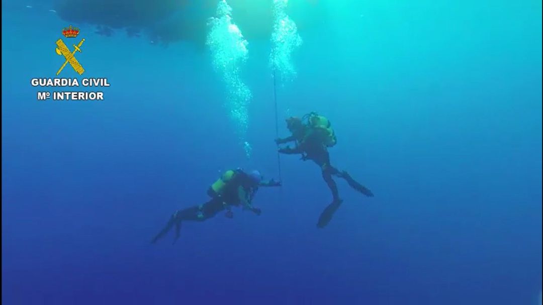 Recuperan el cuerpo del tripulante de la planeadora que cayó el mar en la Costa da Vela